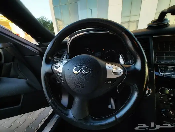 انفينيتي QX70S فئة Elite Sport وممشى قليل وصيانة وكالة 7