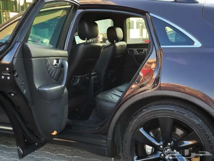 انفينيتي QX70S فئة Elite Sport وممشى قليل وصيانة وكالة 16