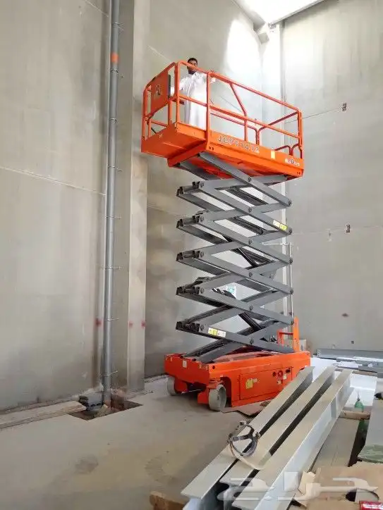 تأجير رافعات مقصيه كهربائيه . تور لايت . رافعات شوكية. 3