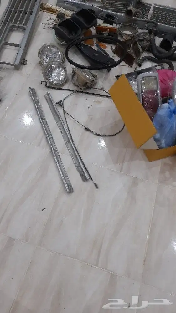 قطع هايلكس 77 او 78 طبلون مع شبك دركسون واغراض اخ 14