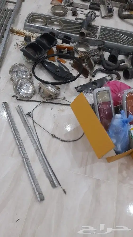 قطع هايلكس 77 او 78 طبلون مع شبك دركسون واغراض اخ 13