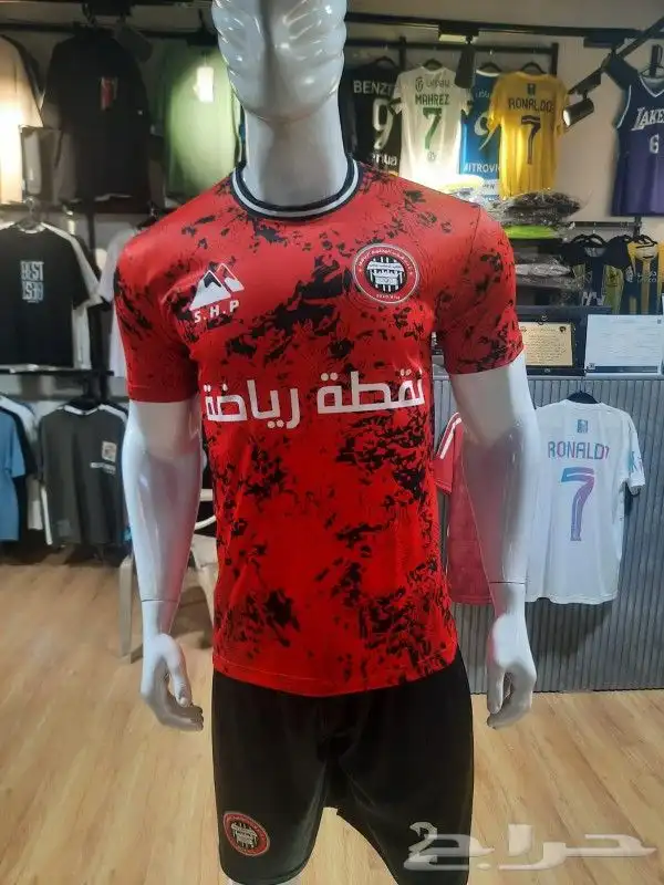 طقم رياضي غير قابل للمنافسة 1