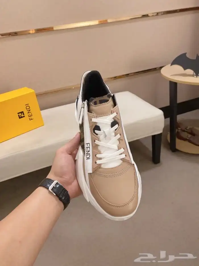 أحدث جزمة من شركة فندي Fendi 2