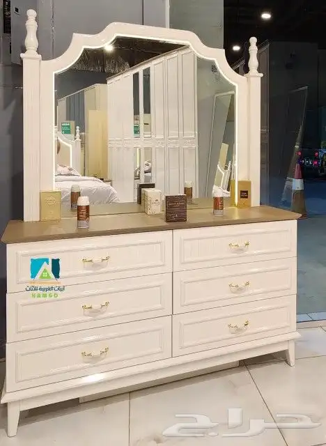 طاولات طعام وغرف نوم 2025 4