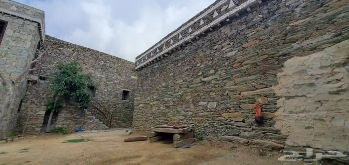 معلم حجر طبيعي 0