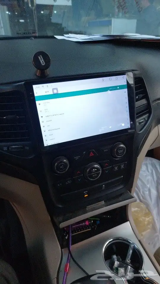 تركيب شاشه جيب شروكي 2014 2