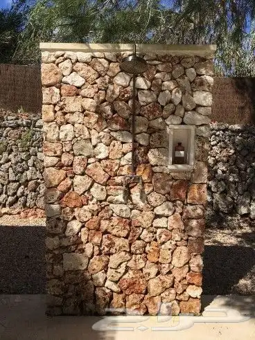 يوجد لدينا توريد وتركيب الحجر اطبيعي بنا مجلس 3