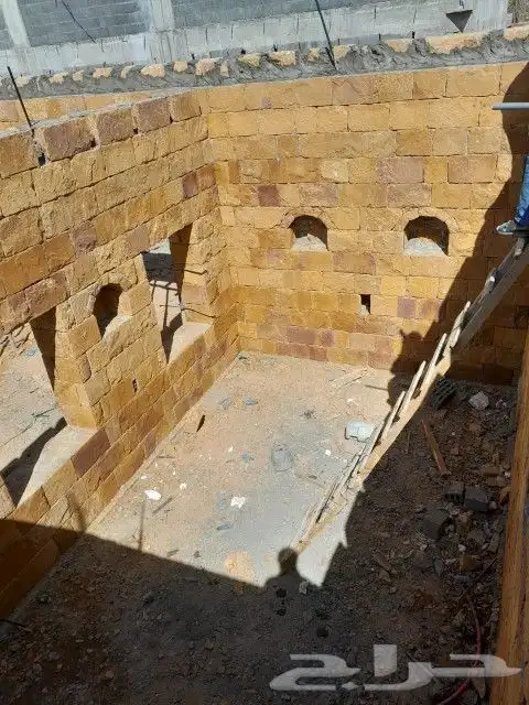 يوجد لدينا توريد وتركيب الحجر اطبيعي بنا مجلس 4