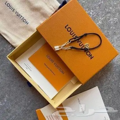 اساور كارتير ولويس فيتون درجة اولي 18