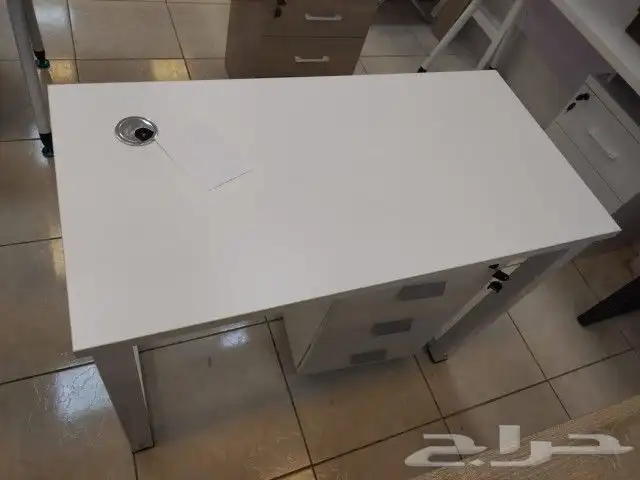 طاولات مكتبية 10