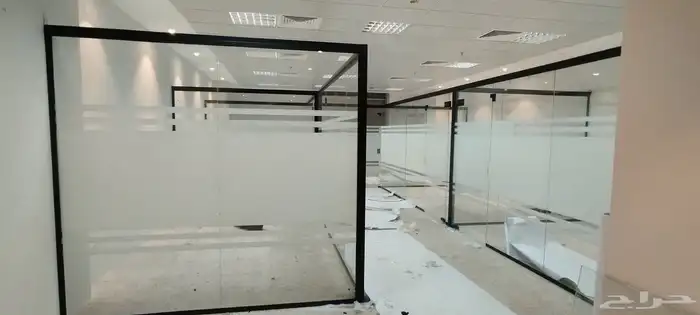 تركيب وتفريغ استيكر ثلجي للمكاتب والشركات والمؤسسات 1