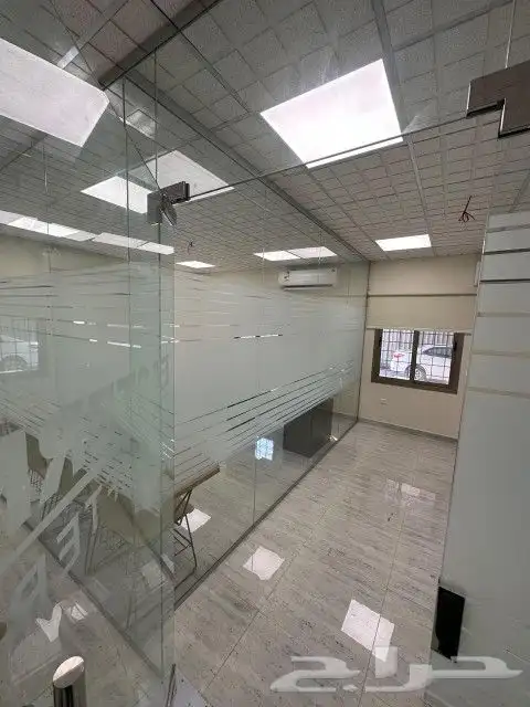 تركيب وتفريغ استيكر ثلجي للمكاتب والشركات والمؤسسات 2