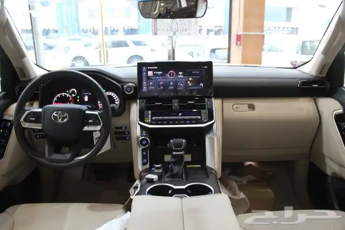 تيوتا لاند كروزر GXR L4 11