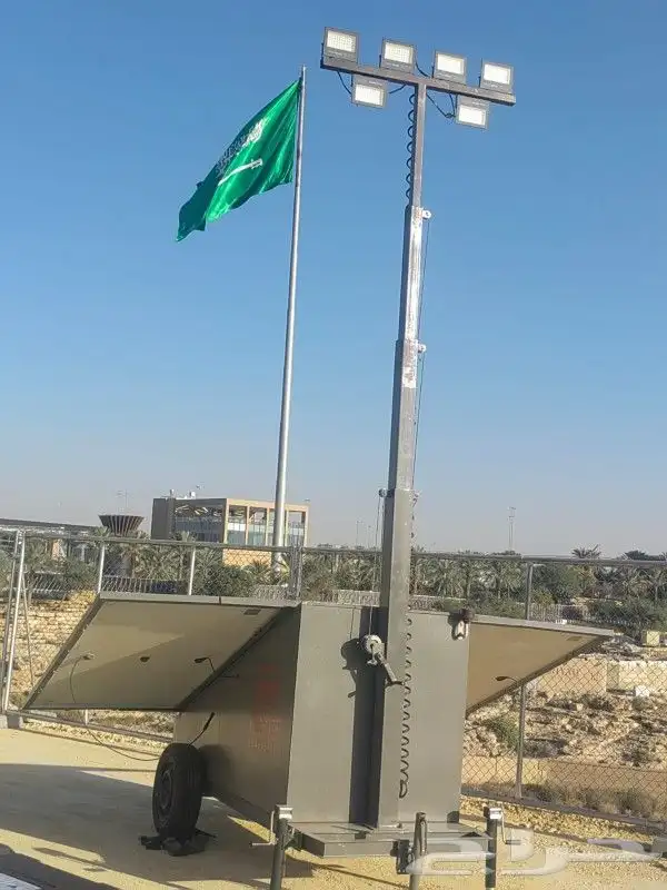 متوفر لدينا ابراج انارة بالطاقة الشمسية 3
