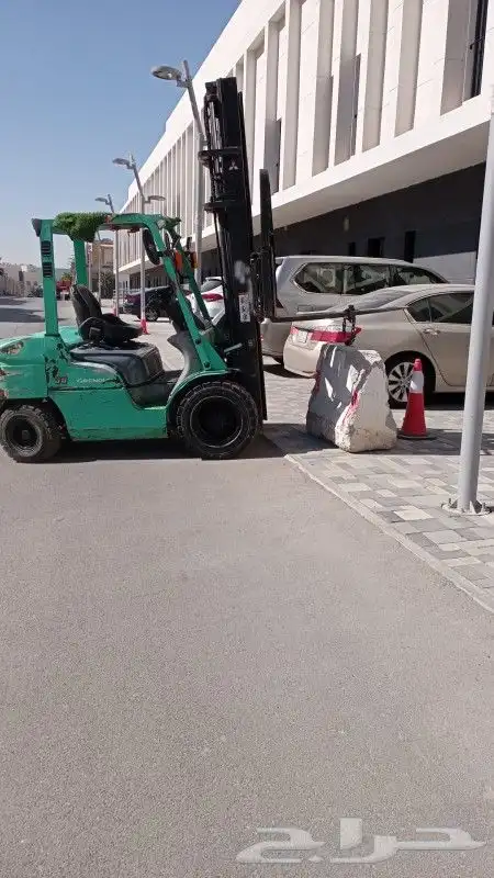 ابو رياض لتاجير جميع المعدات والروافع الشوكيه والكرينات وسيز 8