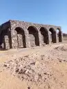 معلم حجر صغير وكبير بالمعدات 0