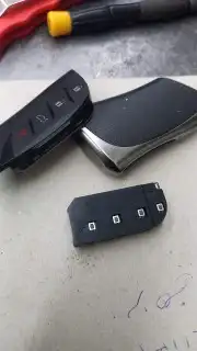 محل مفاتيح سيارات متنقل قص مفتاح مفقود الرياض وضواحيها فتح 7