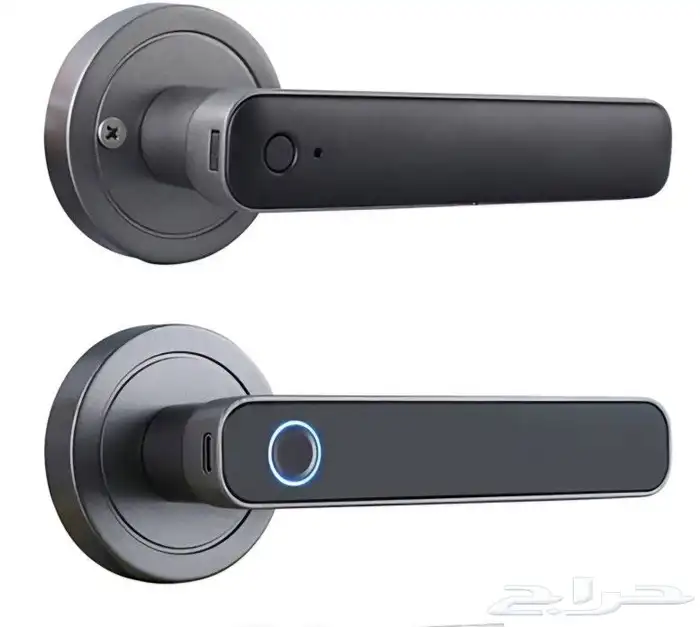 فني تركيب وبرمجة القفل الذكي 3