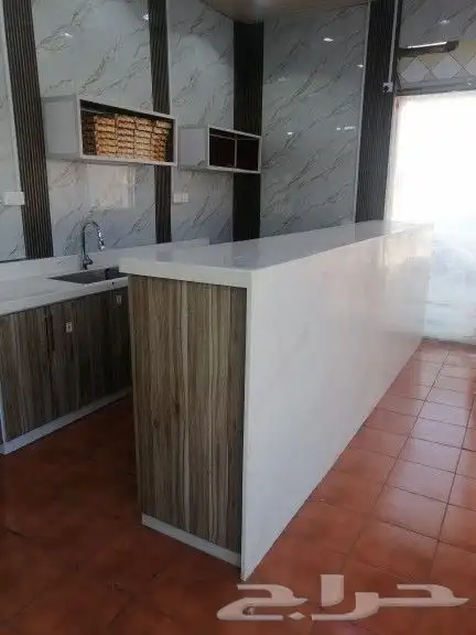 دولاب مطبخ المونيوم ارتفاع 1.27م وطول 4 مترفي عرض 60 سم 0