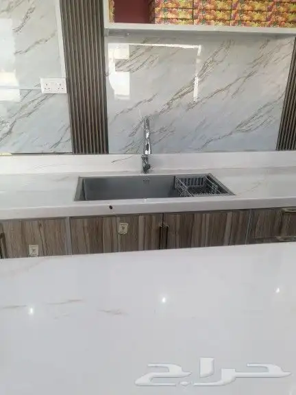 دولاب مطبخ المونيوم ارتفاع 1.27م وطول 4 مترفي عرض 60 سم 1