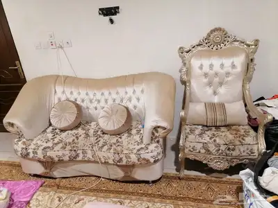 كنب نظيفه كما موضحه في الصور 1
