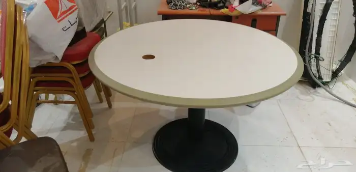 طاولة اجتماع دائرية 1