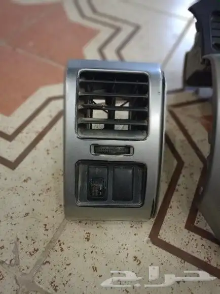 قطع جيب نيسان ربع ديكور ريش مكيف يمين ويسار وعلامه شبك 0