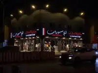 نحن متخصصون في تركيب الكلادينج والحروف البارزة 8
