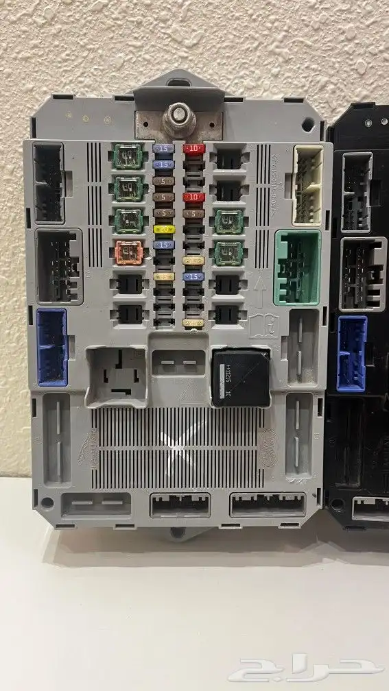 جاكوار XF علبة فيوز 2