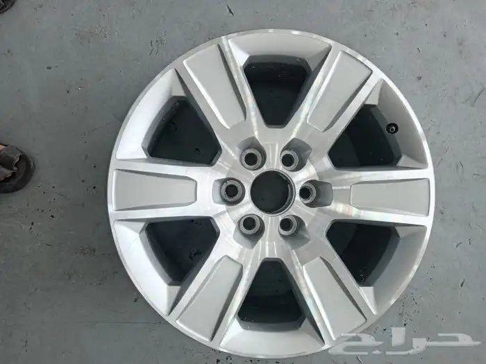 رش الجنوط ومسح ماسي للجنوط.. متخصصون في جنوط السيارات 0