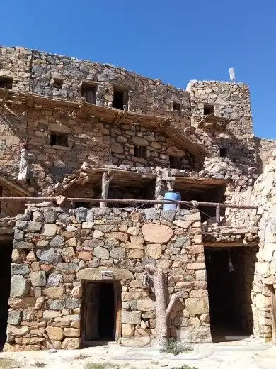مقاول حجر بنيان بلبكلين ترميم بيوت قديمه تلبيس حجر تنومه تكح 7