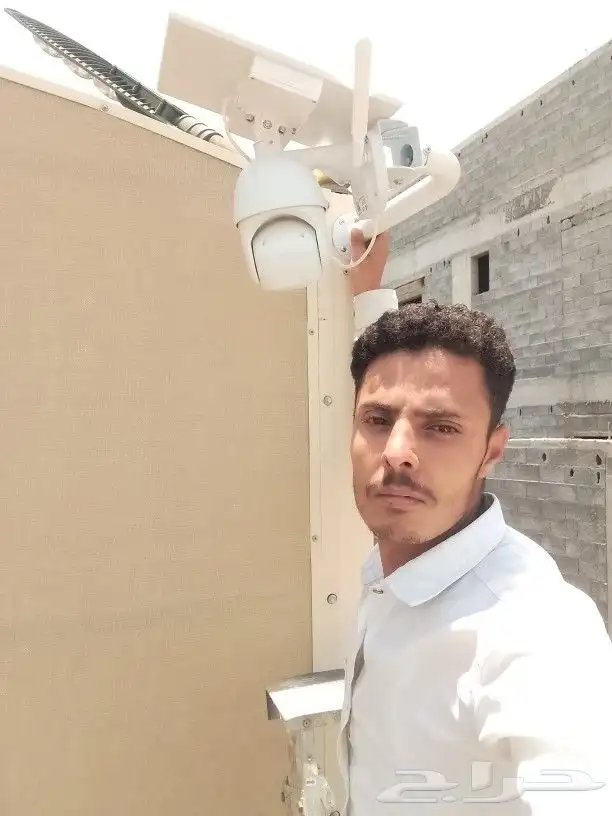 فني كاميرات مراقبه الأمنية 0