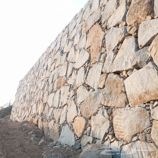 معلم حجر كبير وسغير 3