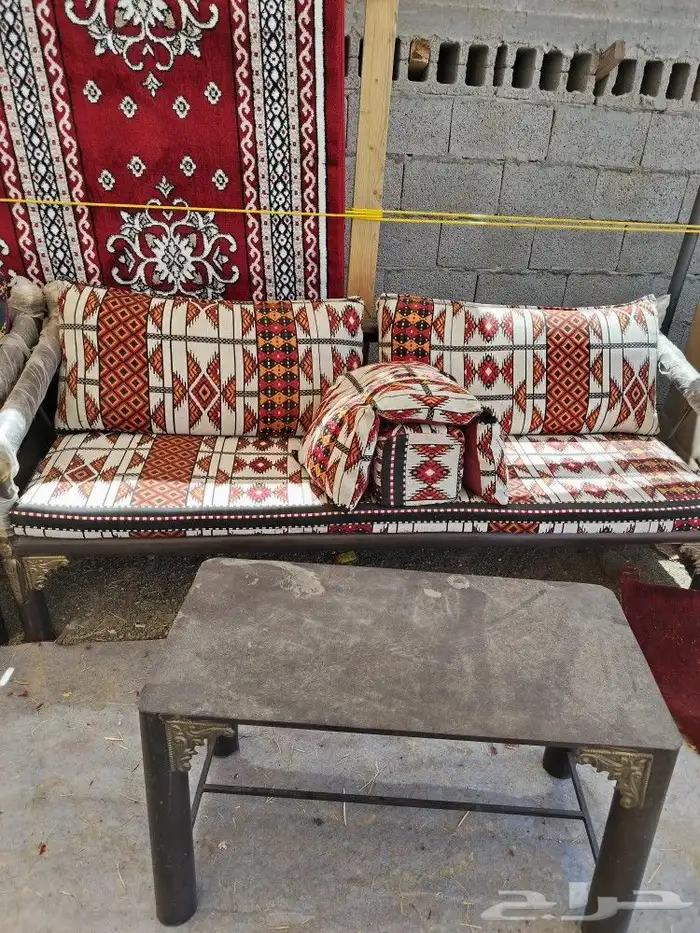 طاولات وكراسي 5