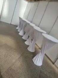 تاجير كراسي طاولات كوكتيل كراسي كراسي تلبيسه كراسي شفاف طاول 0