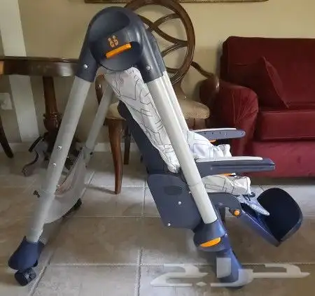 مجموعة قيمة للاطفال من كراسي و العاب و غيرها بحالة جديدة 2