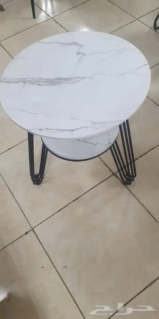 طاوله مستديره بيضاء 200 ريال 0