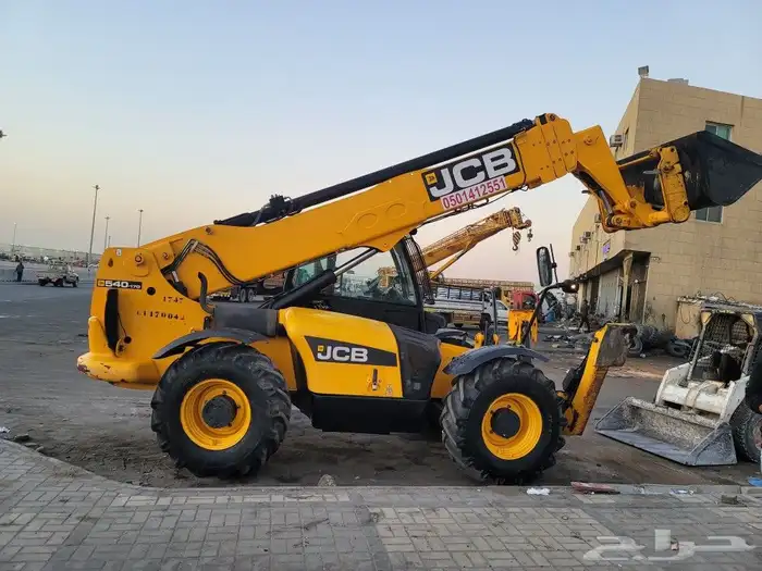 رافعة تلسكوبية للايجار الشهري 1