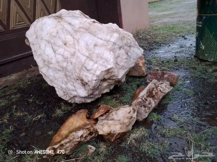 حجر مرو كبير و عروق مرو طبيعيه قد تحتوي على ذهب (غير مضمون) 7