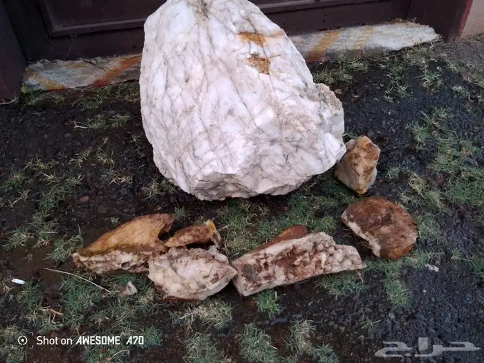 حجر مرو كبير و عروق مرو طبيعيه قد تحتوي على ذهب (غير مضمون) 4