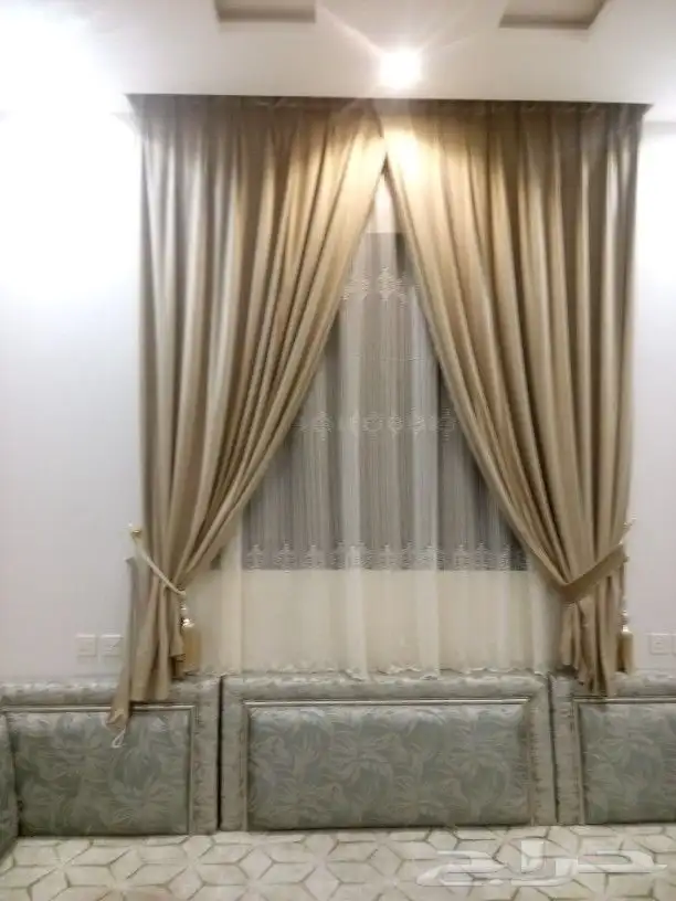 تفاصيل و تنجيد الكنب و تركيب الستائر 4