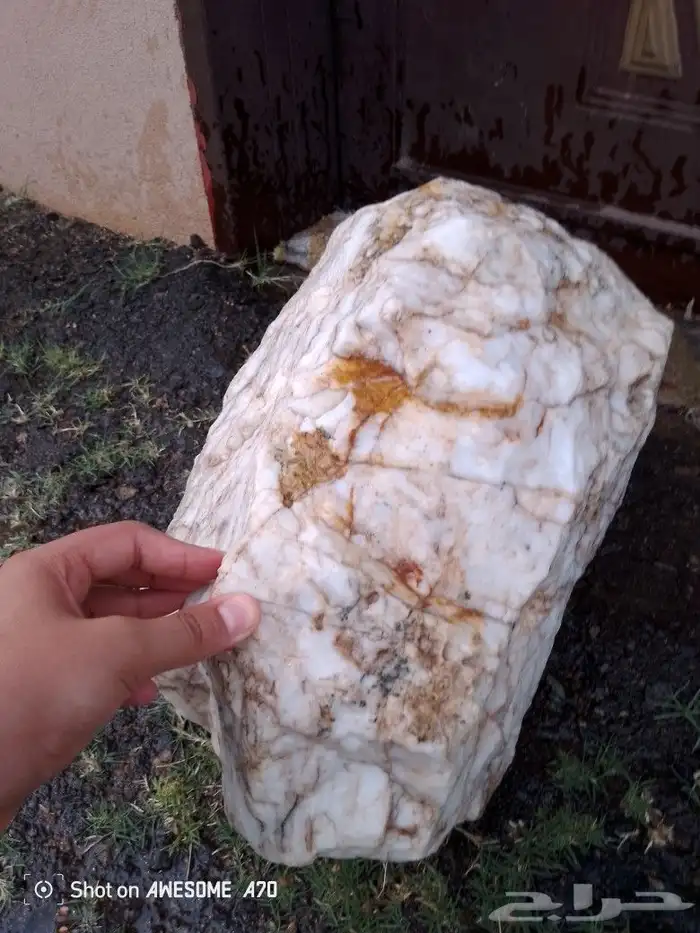 حجر مرو كبير و عروق مرو طبيعيه قد تحتوي على ذهب (غير مضمون) 5