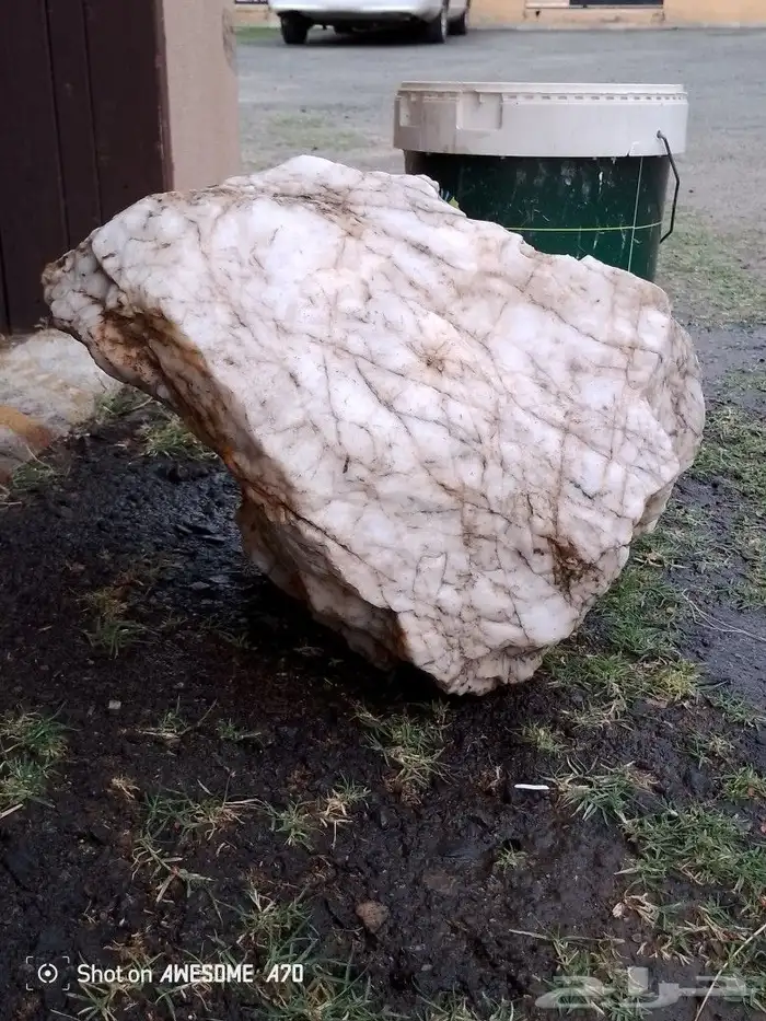 حجر مرو كبير و عروق مرو طبيعيه قد تحتوي على ذهب (غير مضمون) 2