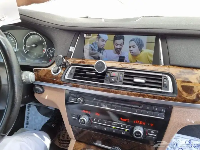 شاشة BMW 730 لموديل 2009 _2015 1