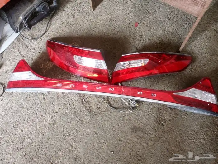 يتوفر لدينا طقم اسطبات خلفيه ازيراء مديل 2012 2014 2017 0