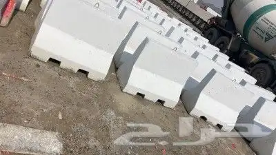 تصنيع جميع انواع الحواجز الخرسانية دبل فيس ون فيس سفتي قواعد 4