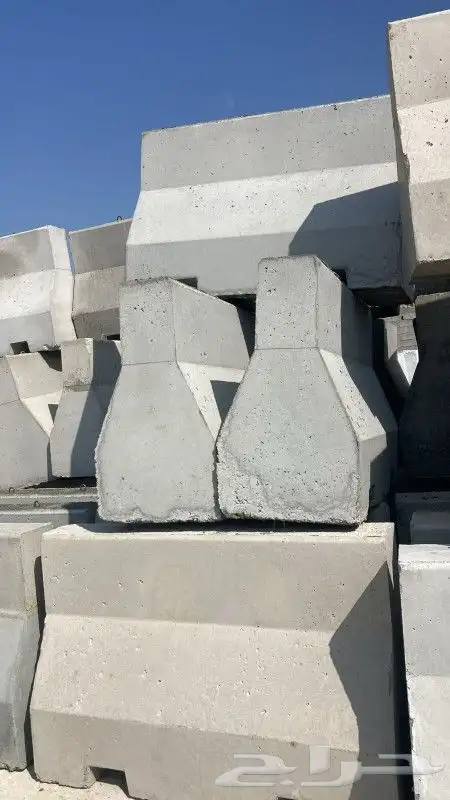 تصنيع جميع انواع الحواجز الخرسانية دبل فيس ون فيس سفتي قواعد 17