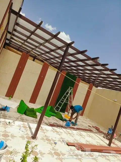 مضلات وجلسات خاصه وديكورات بديل خشب وتركيب عشب صناعي 2
