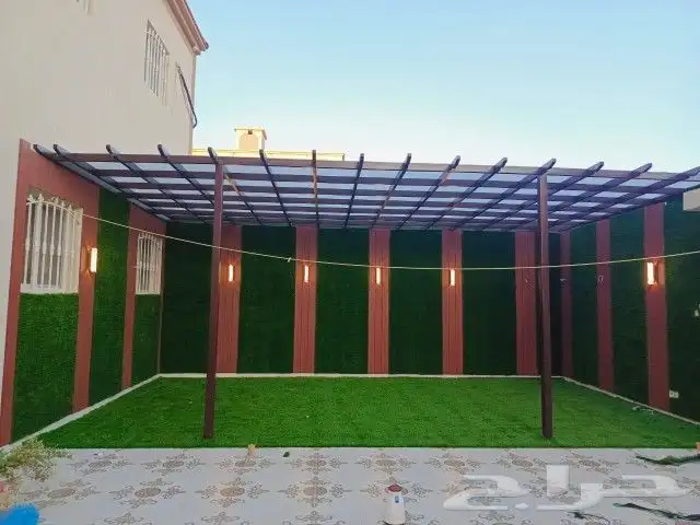 مضلات وجلسات خاصه وديكورات بديل خشب وتركيب عشب صناعي 5