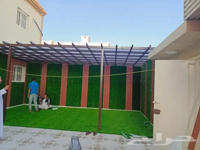 مضلات وجلسات خاصه وديكورات بديل خشب وتركيب عشب صناعي 0